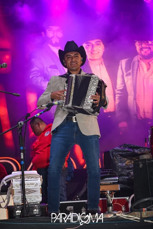 Oscar Zuñiga En Mega Escenario